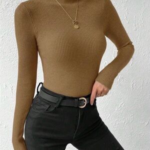 Ribbed Tan mock neck light Sweater in khaki